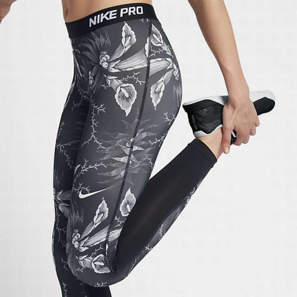 NWT Nike Pro Floral Training Tights Women’s